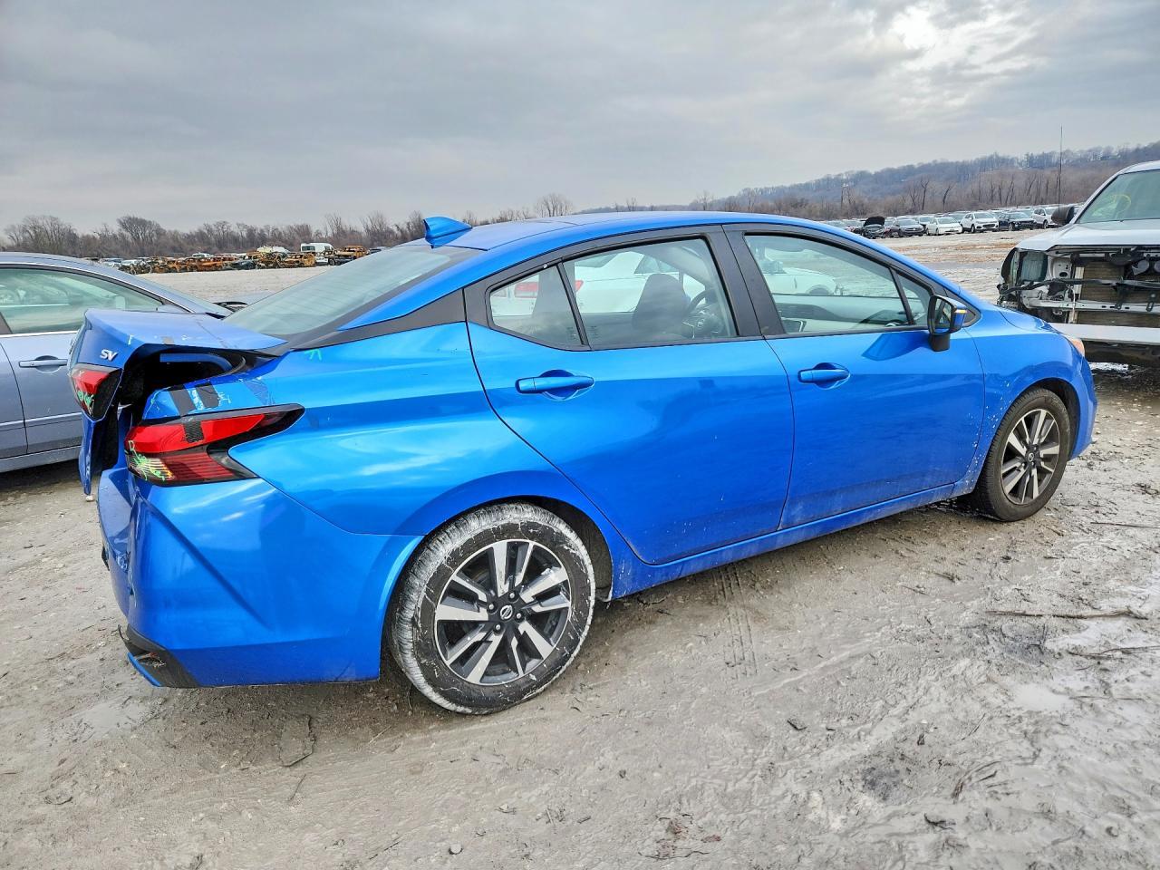 2021 Nissan Versa Sv - Image 3