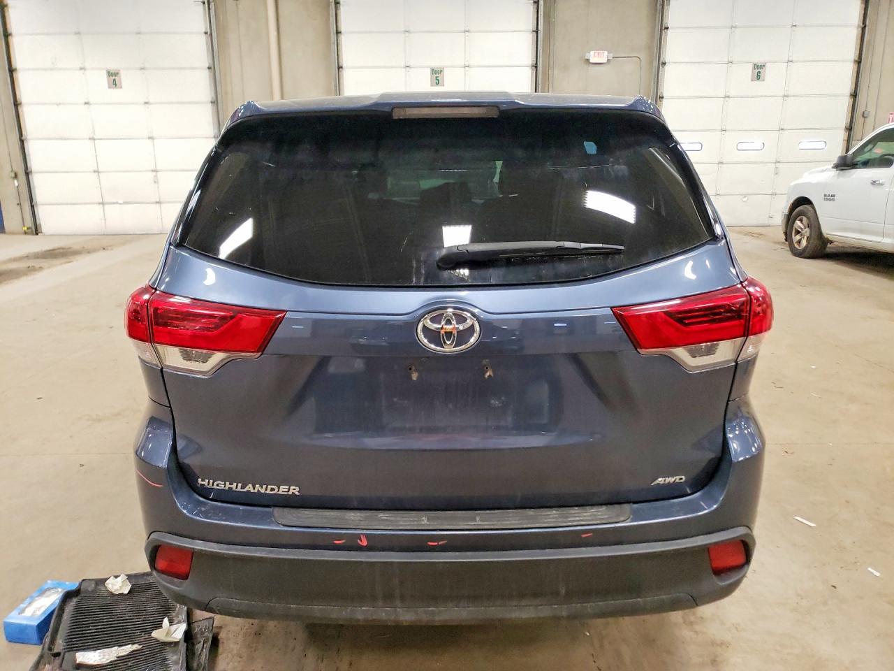 2018 Toyota Highlander Le - Image 6