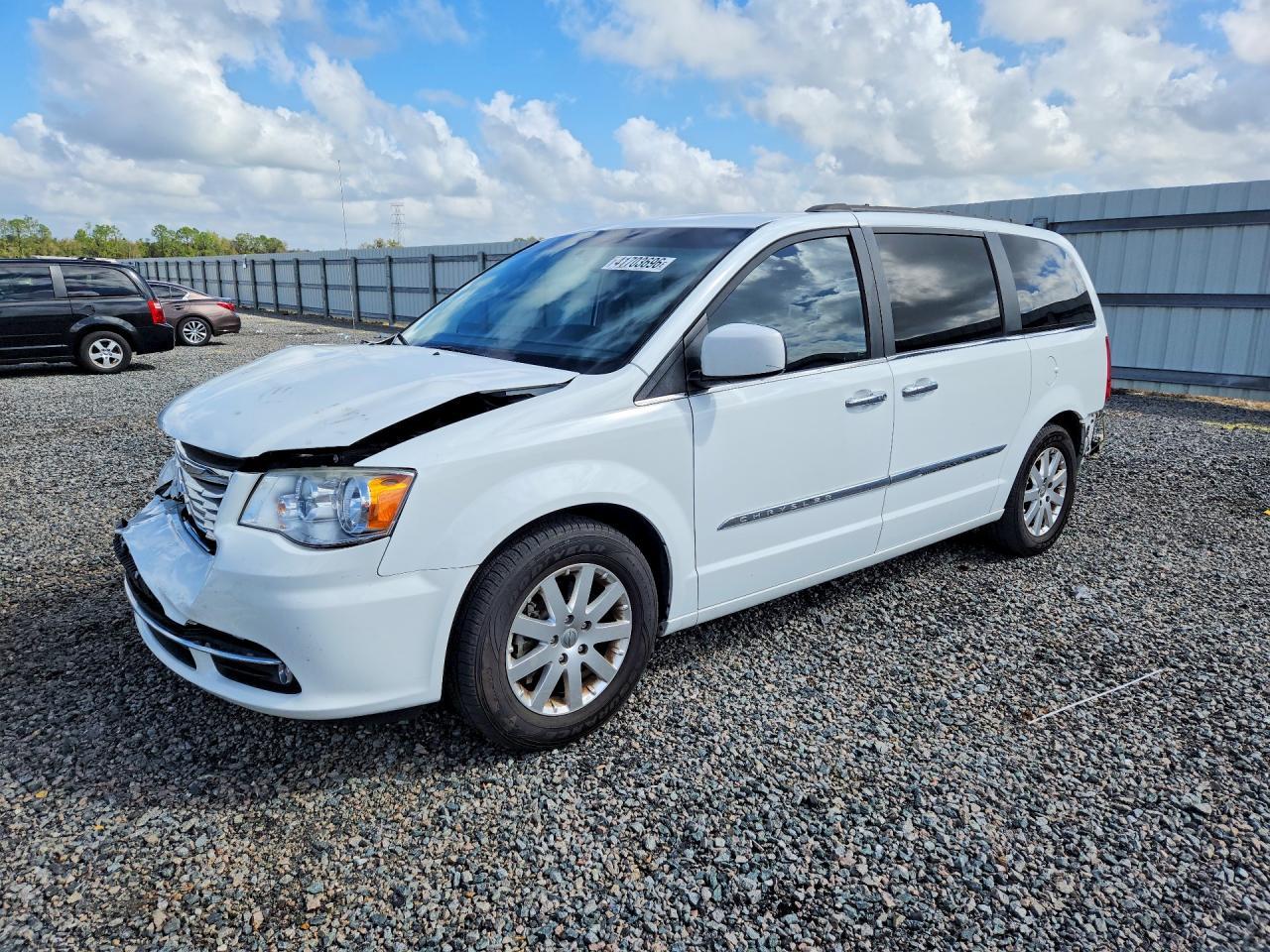 2014 Chrysler Town & Country Touring