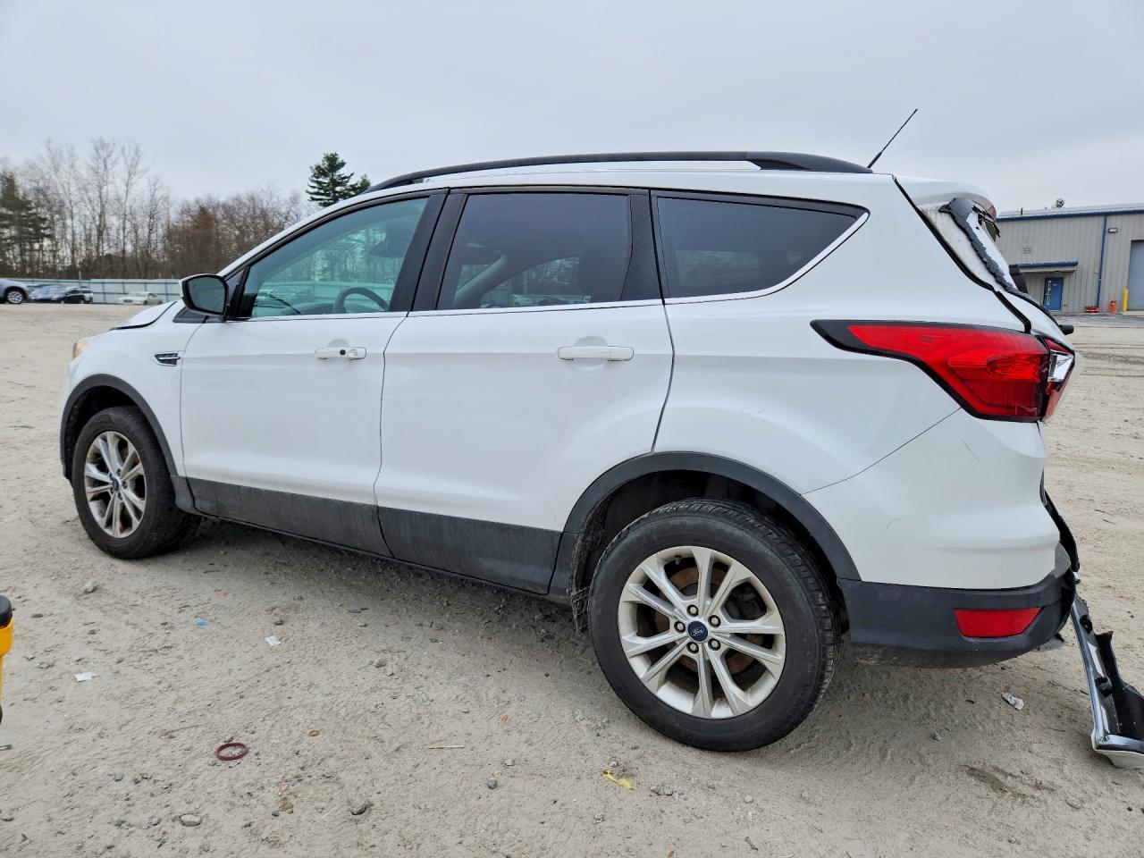 2019 Ford Escape Sel - Image 2