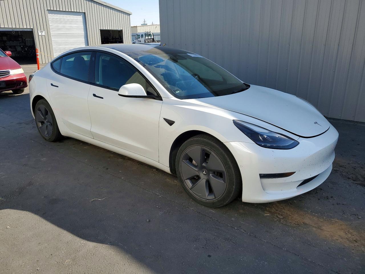 2022 Tesla Model 3 - Фото 4