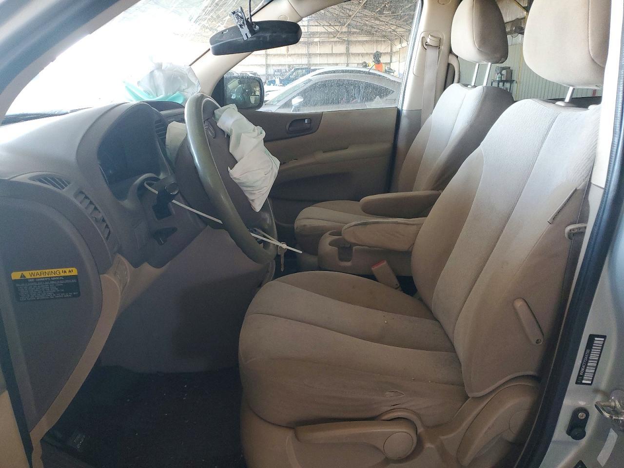 2012 Kia Sedona Lx - Image 7