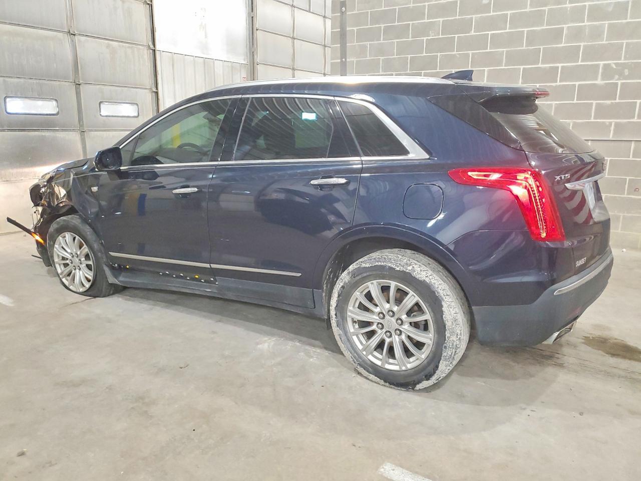 2017 Cadillac Xt5 - Image 2