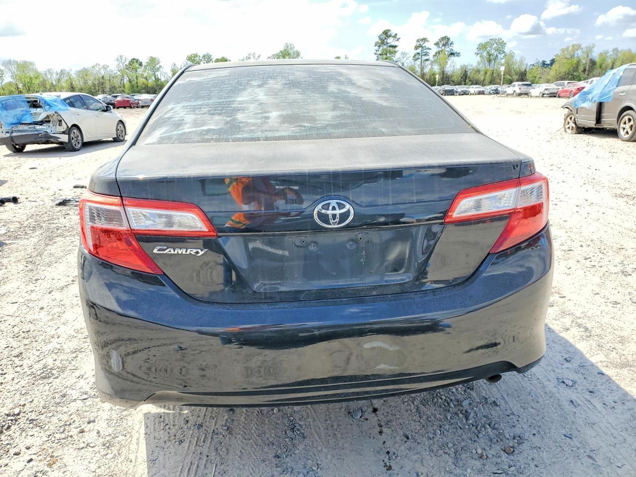 2014 Toyota Camry L - Фото 6