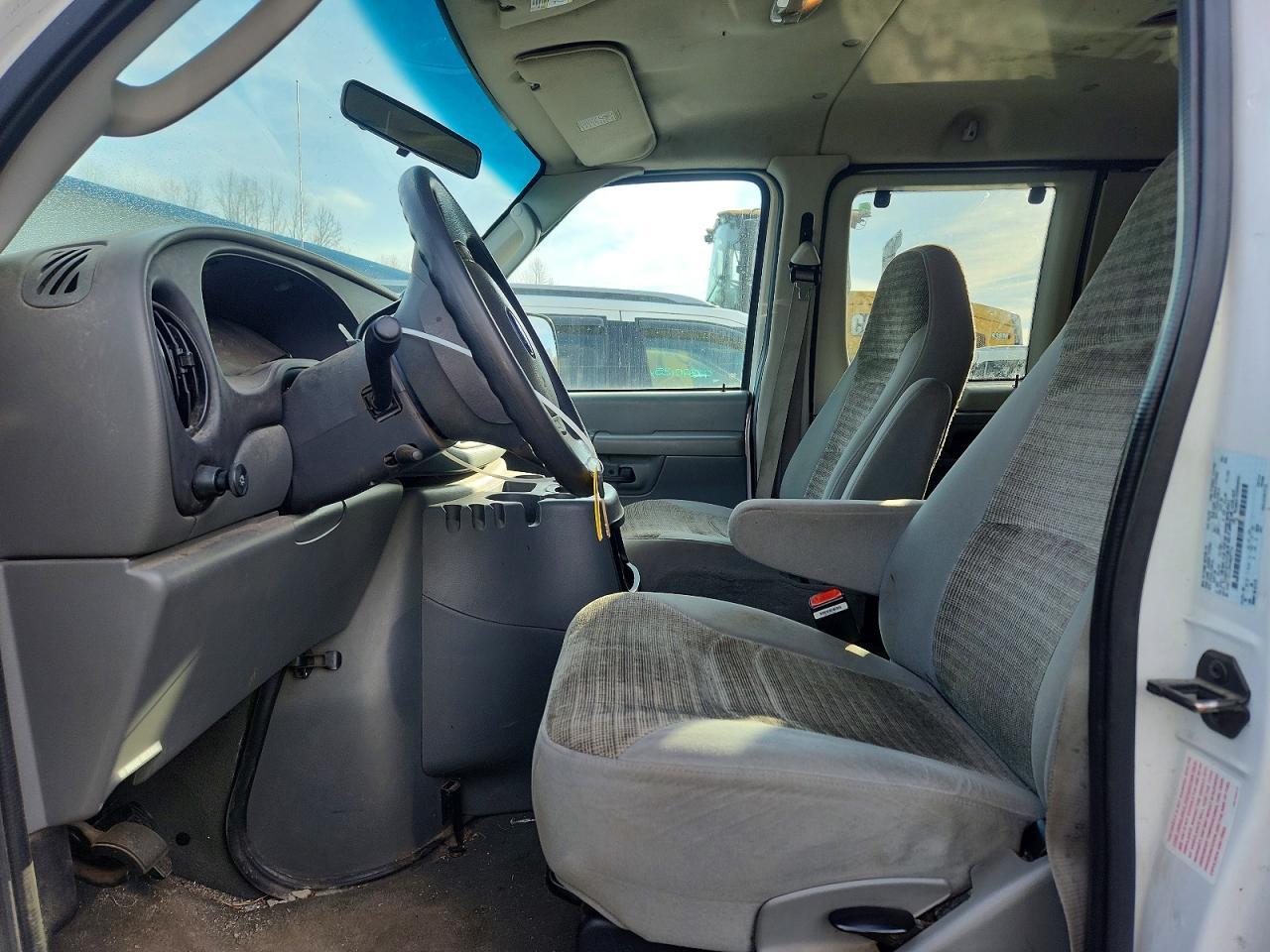 2004 Ford Econoline E350 Super Duty Wagon - Фото 7