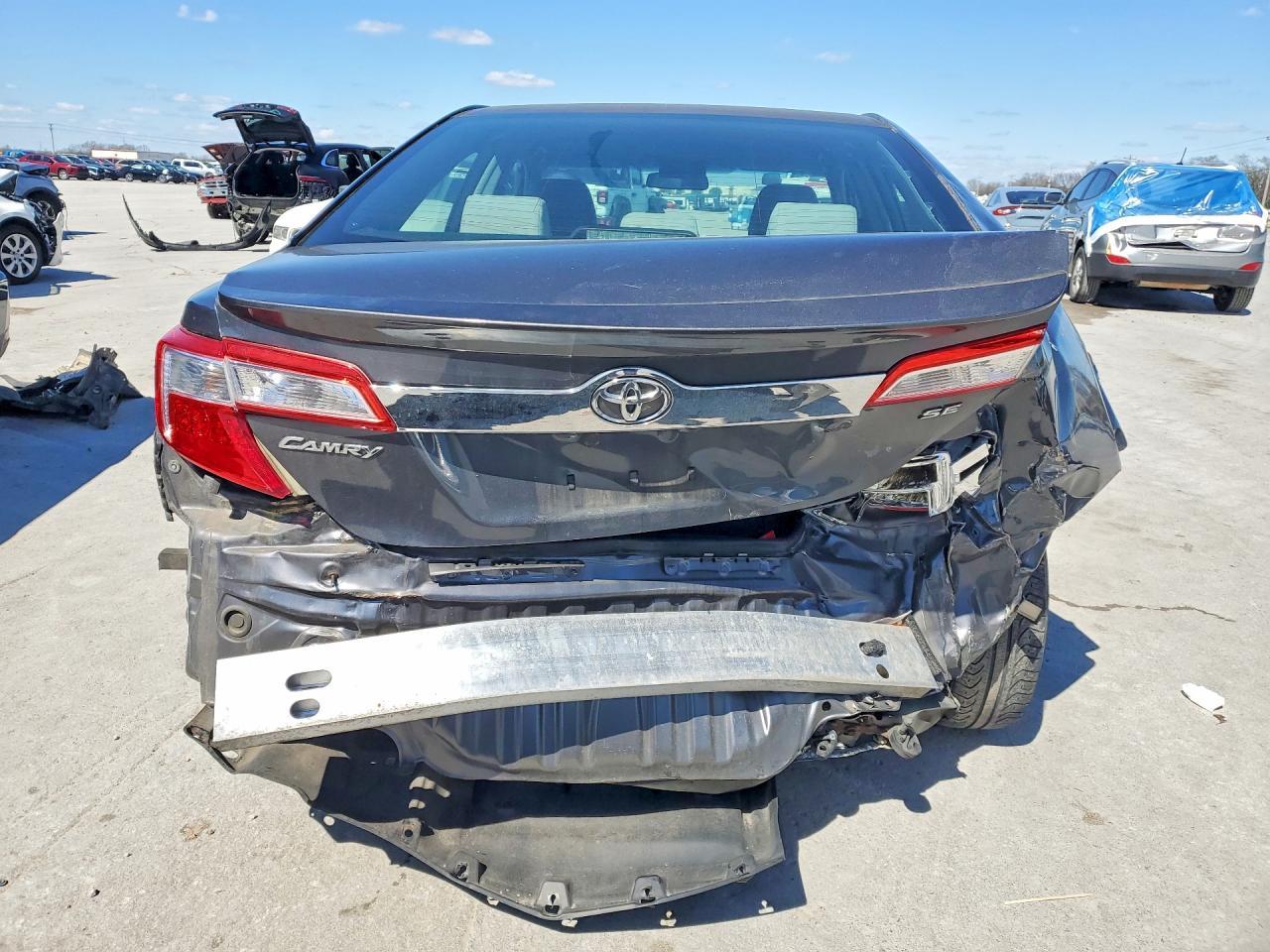 2014 Toyota Camry L - Фото 6