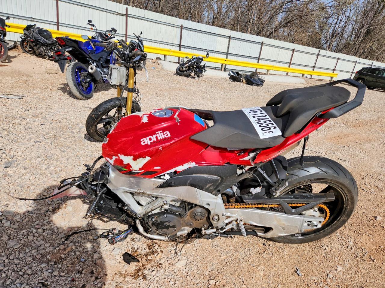 2024 Aprilia Tuono V4 1100 - Фото 3