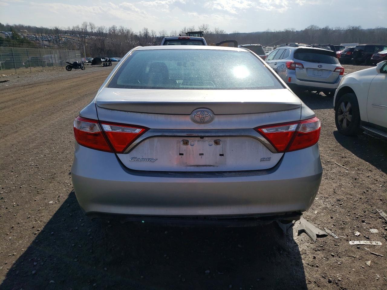2017 Toyota Camry Se - Image 6
