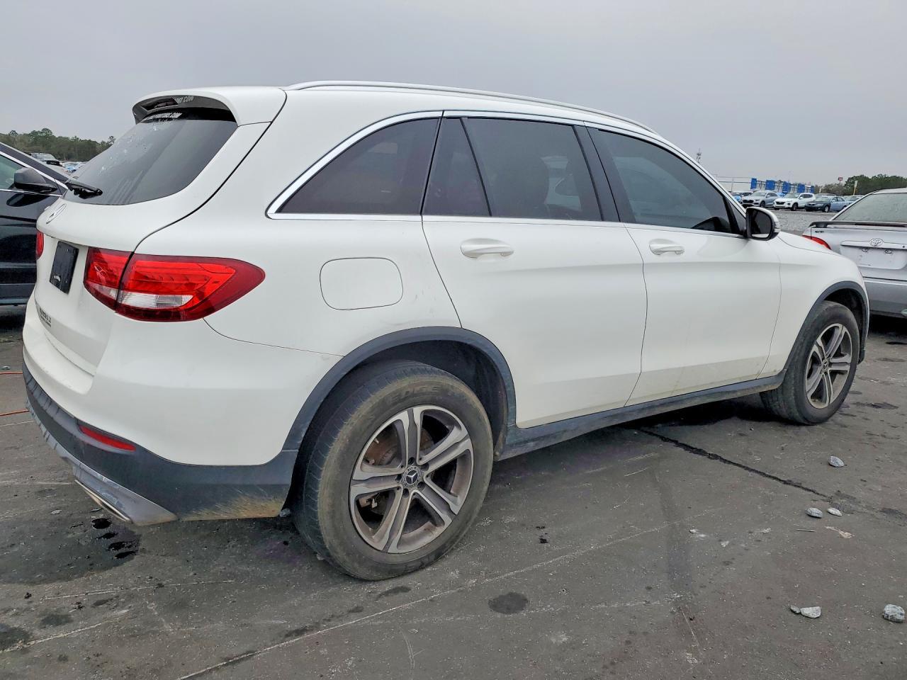 2019 Mercedes-Benz Glc 300 - Image 3