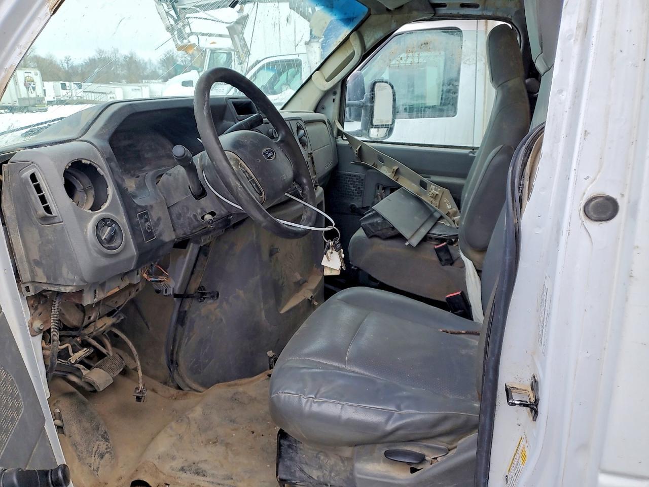 2018 Ford Econline - Image 7