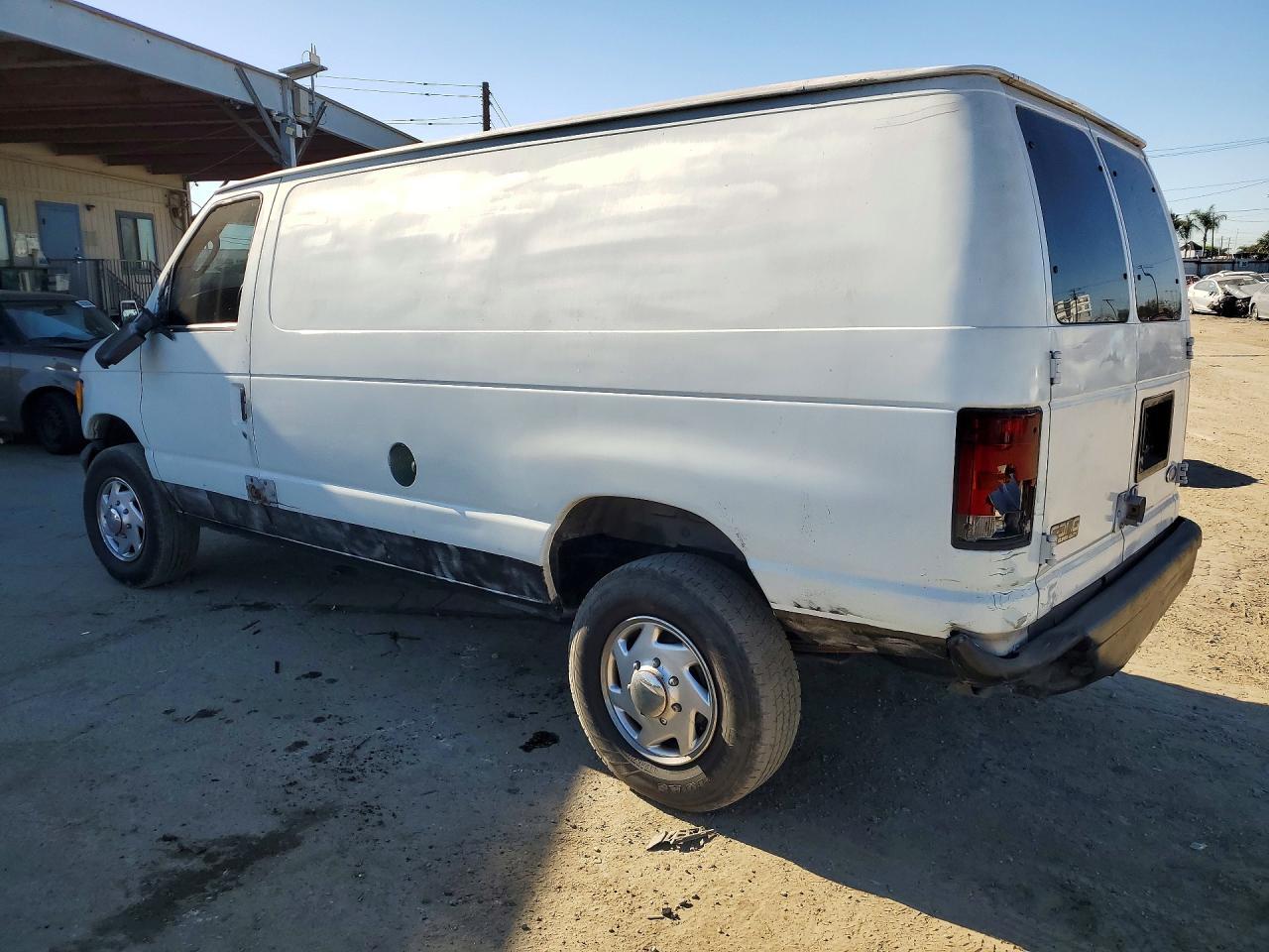 2004 Ford F550 Super Duty Delivery Van - Фото 2