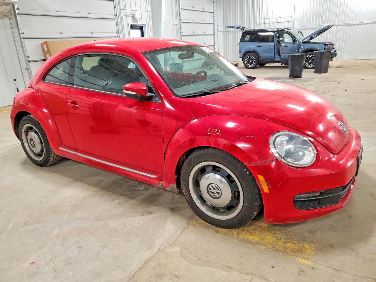 2012 Volkswagen Beetle - Image 4