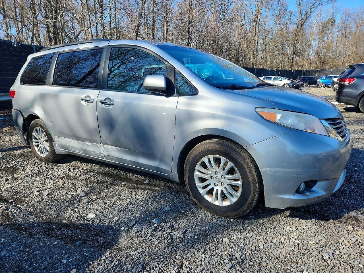 2016 Toyota Sienna Xle 8-Passenger - Фото 4