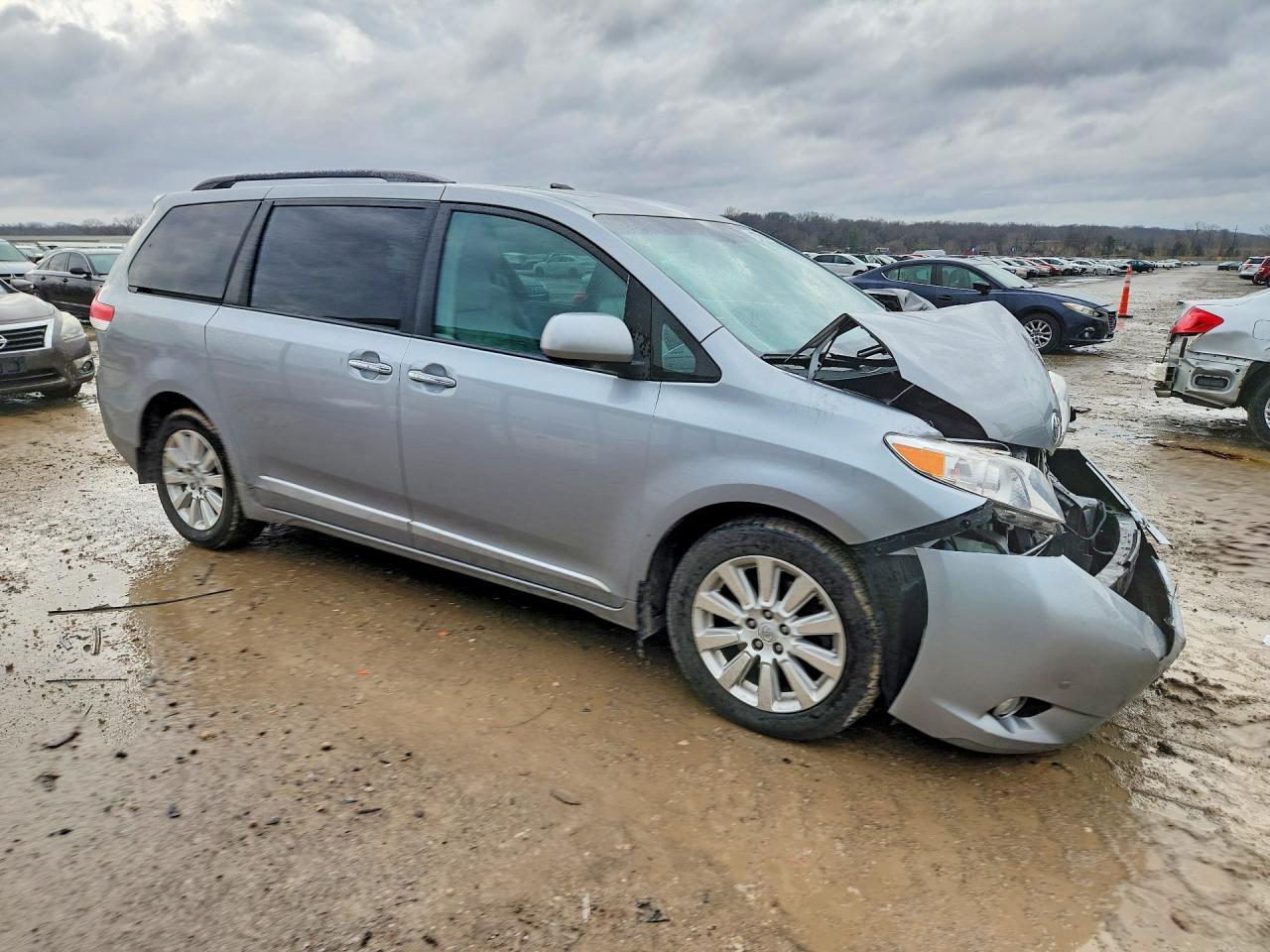 2011 Toyota Sienna Limited 7-Passenger - Фото 4