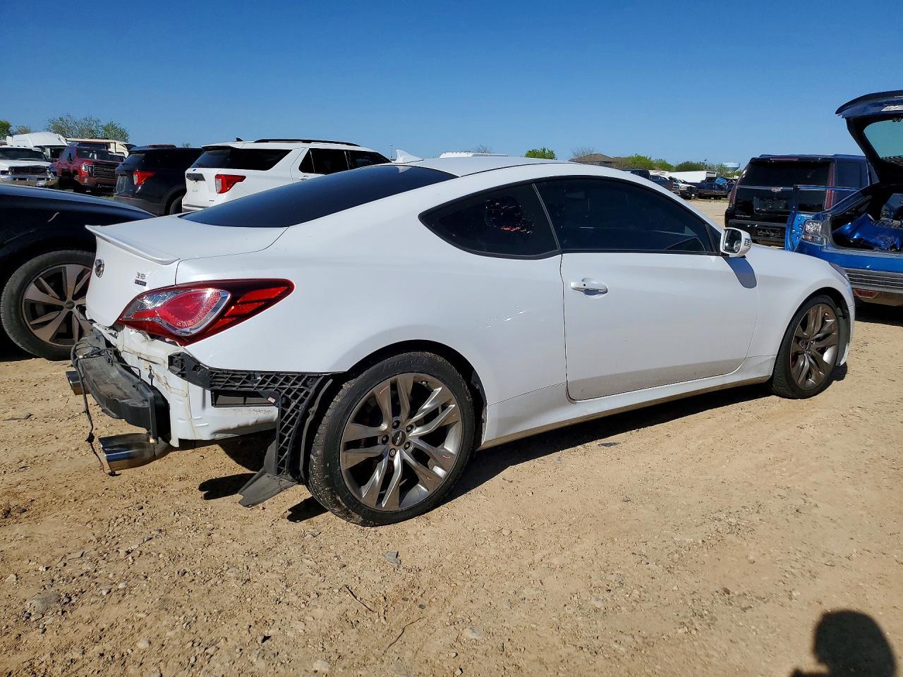 2015 Hyundai Genesis Coupe 3.8 R-Spec - Image 3