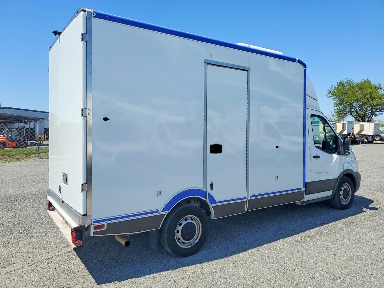 2020 Ford Transit Delivery Truck - Фото 3