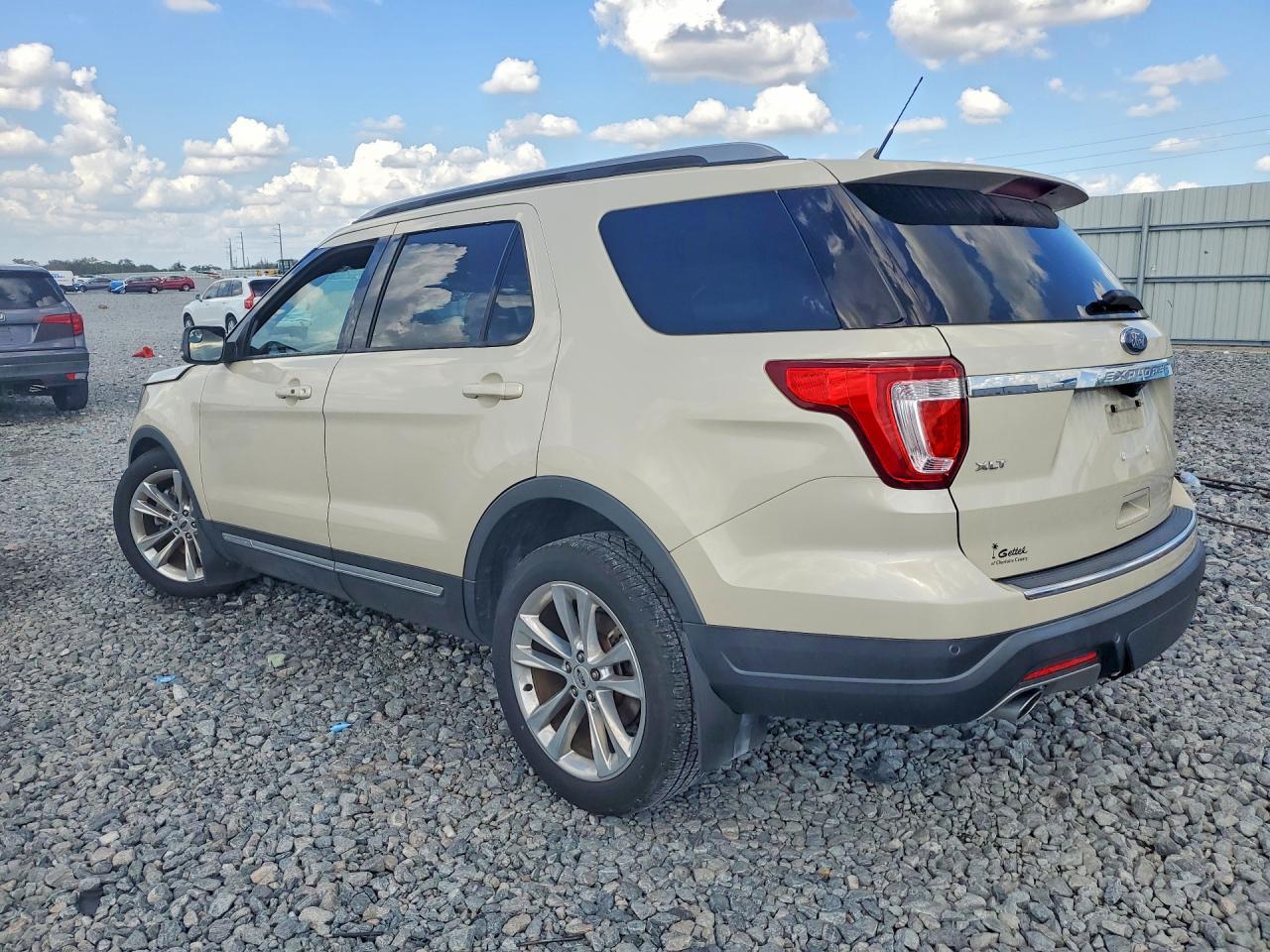 2018 Ford Explorer Xlt - Image 2