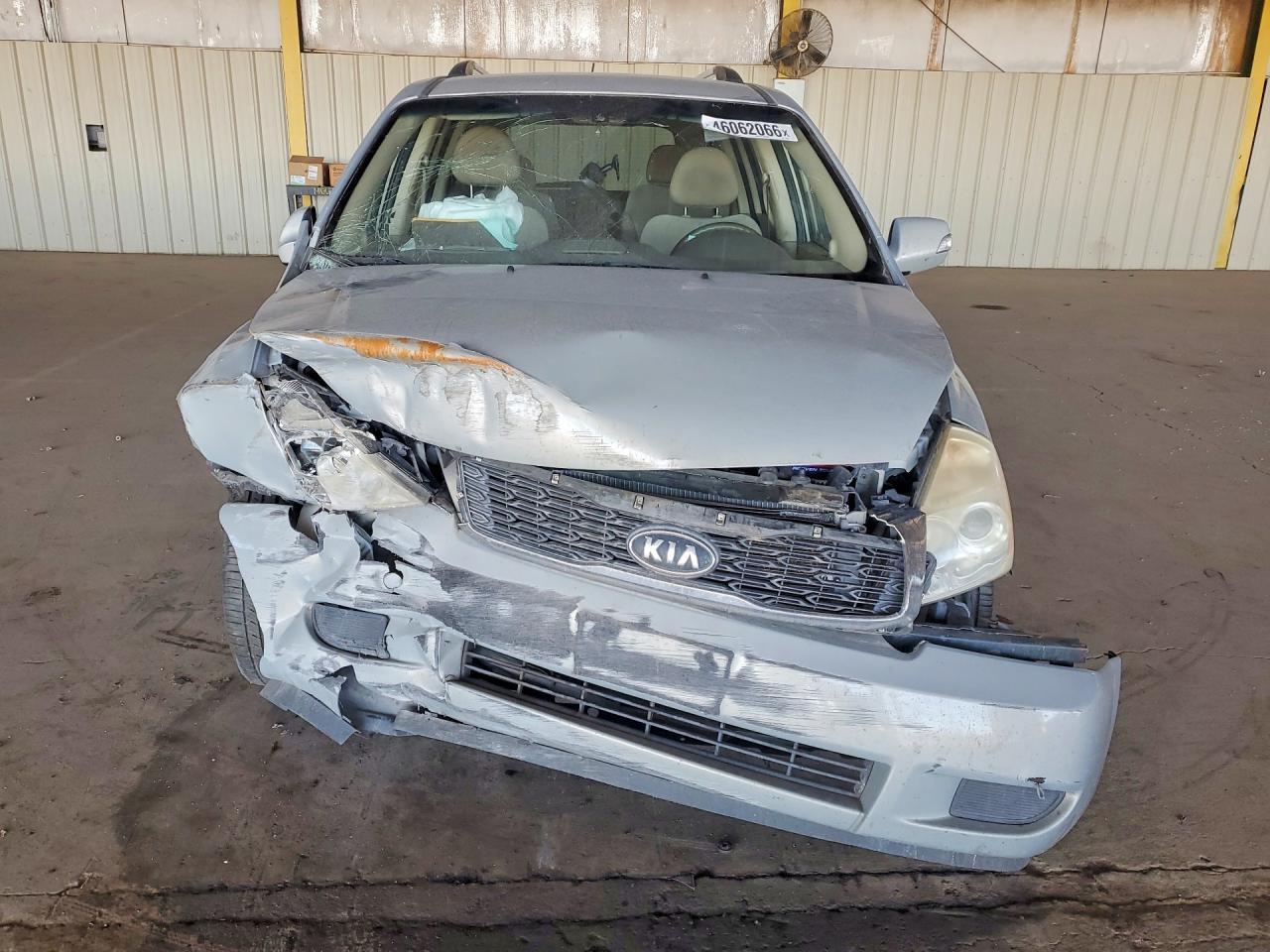 2012 Kia Sedona Lx - Image 5