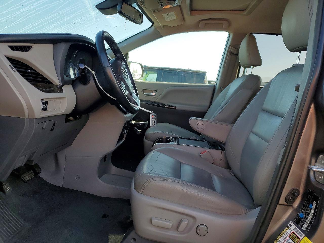 2019 Toyota Sienna Xle 8-Passenger - Фото 7