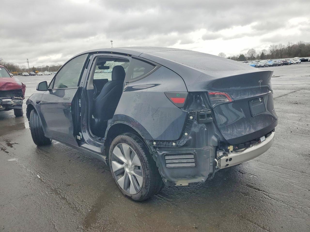 2024 Tesla Model Y - Image 2
