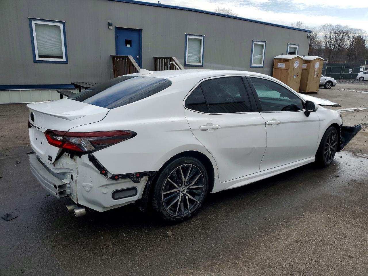 2024 Toyota Camry Se - Image 3