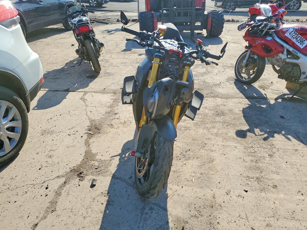 2022 Ducati Streetfighter V4 - Image 2