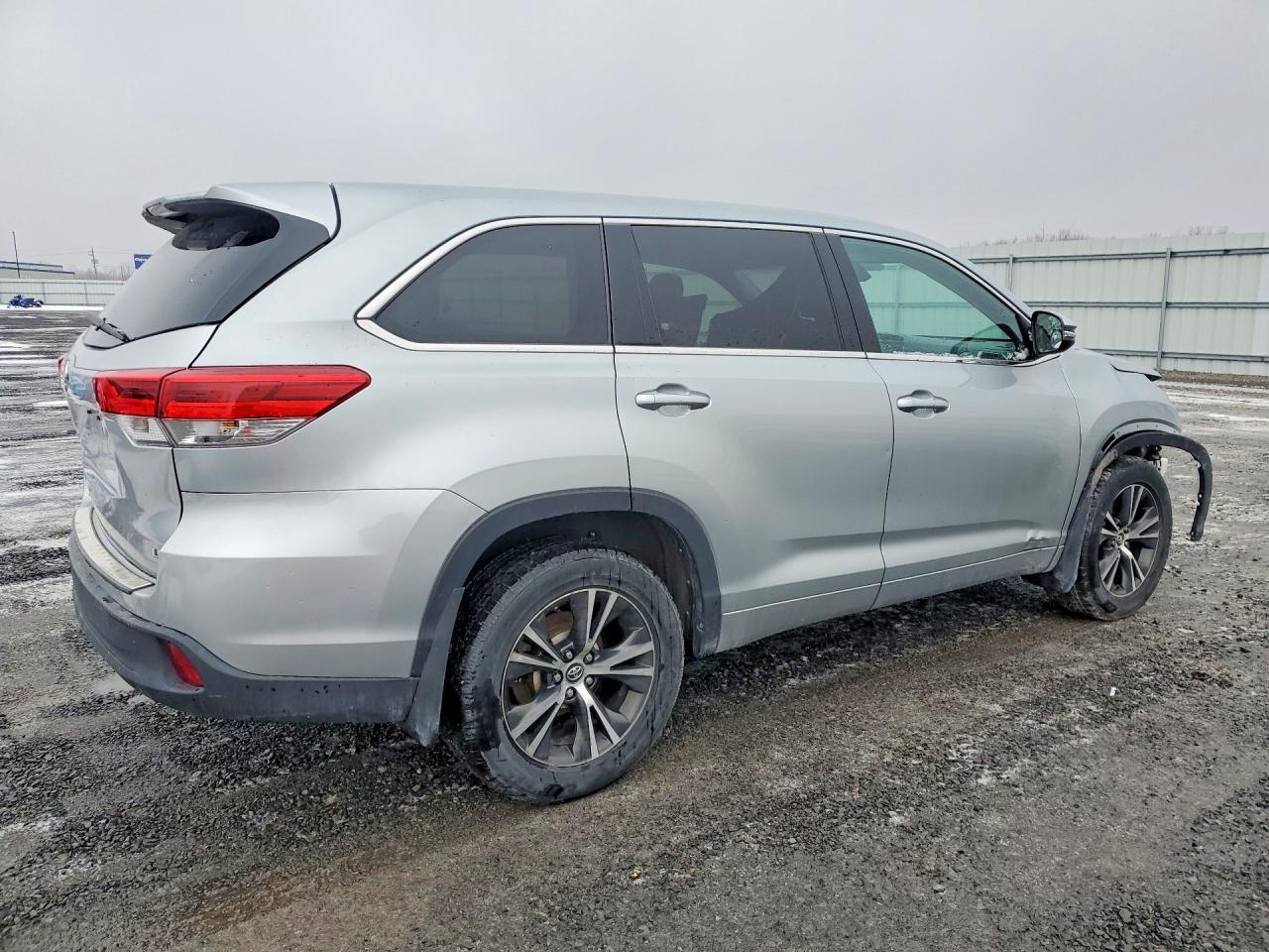 2018 Toyota Highlander Le - Фото 3