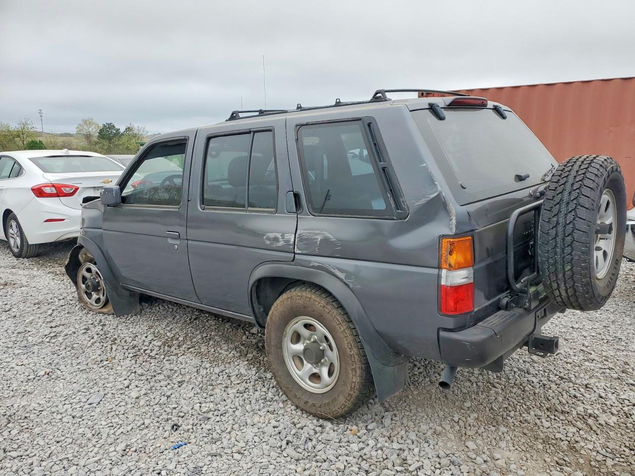 1995 Nissan Pathfinder Xe - Image 2
