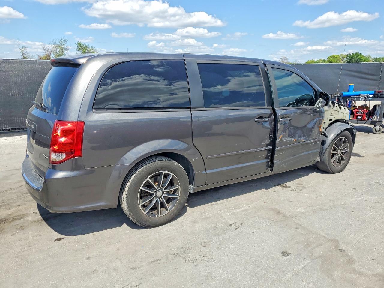 2016 Dodge Grand Caravan R - Image 3