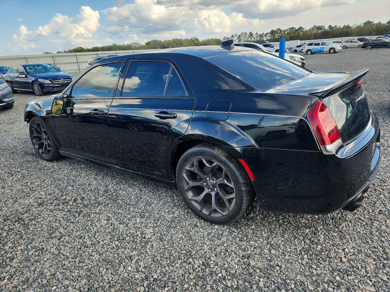 2019 Chrysler 300 S - Фото 2