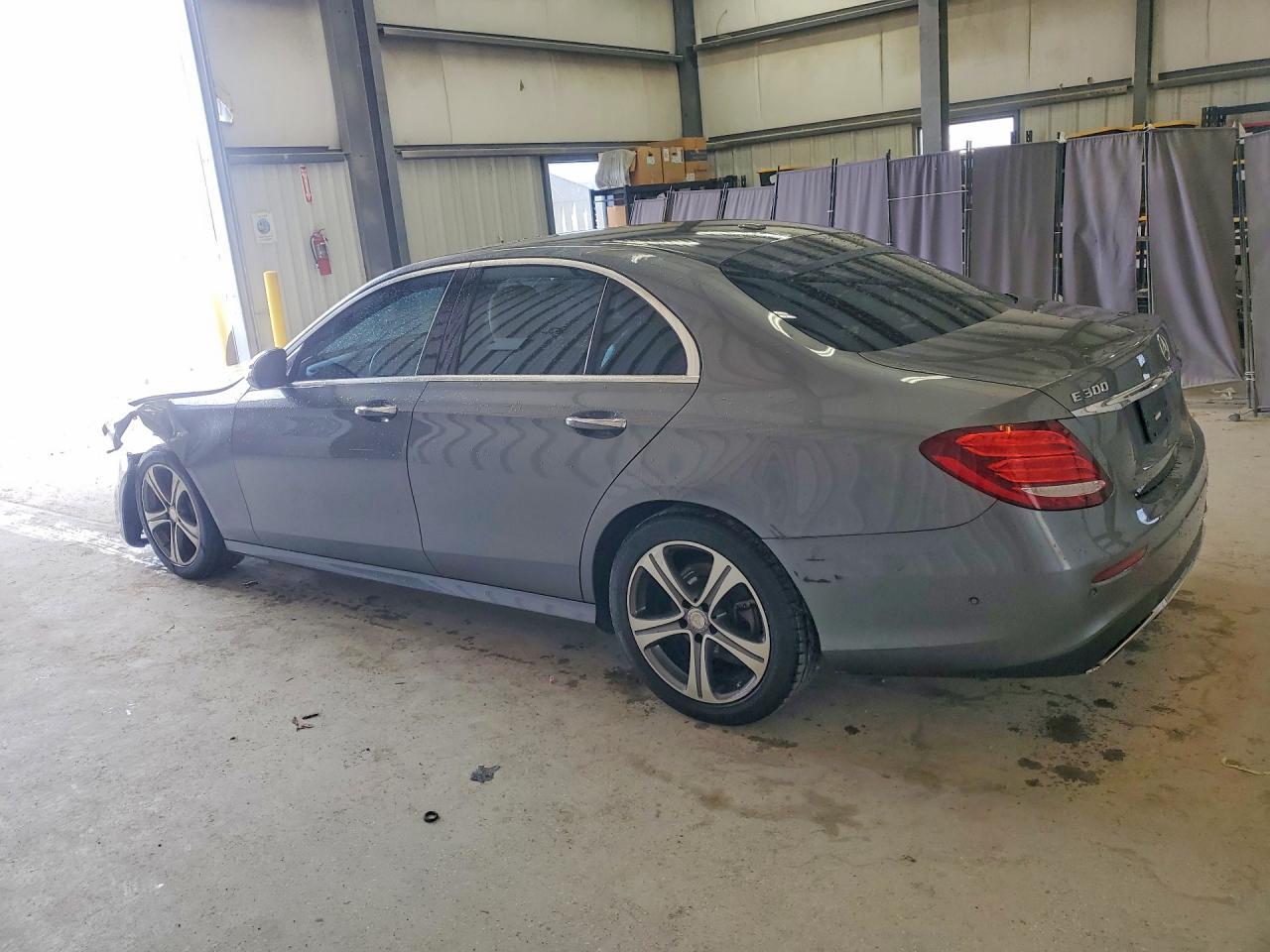 2017 Mercedes-Benz E 300 - Фото 2