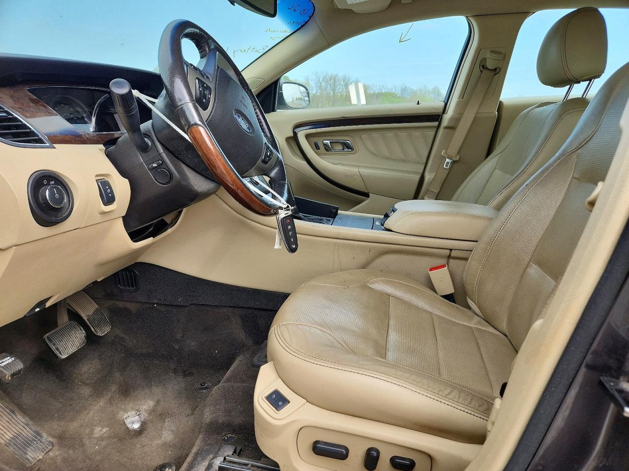 2015 Ford Taurus Limited - Image 7