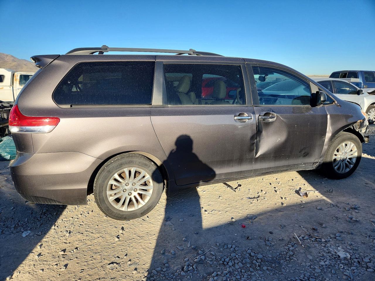 2012 Toyota Sienna Xle 8-Passenger - Image 3