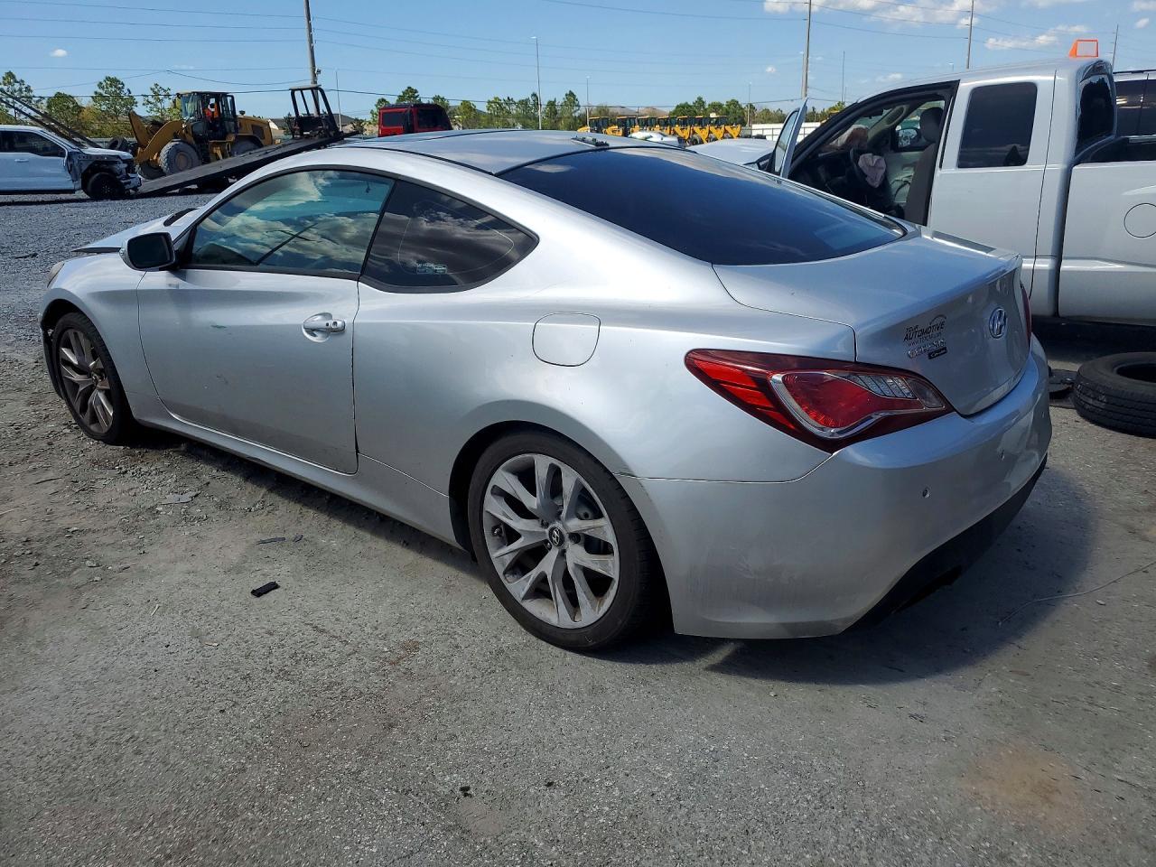 2014 Hyundai Genesis Coupe 3.8 Grand Touring - Image 2