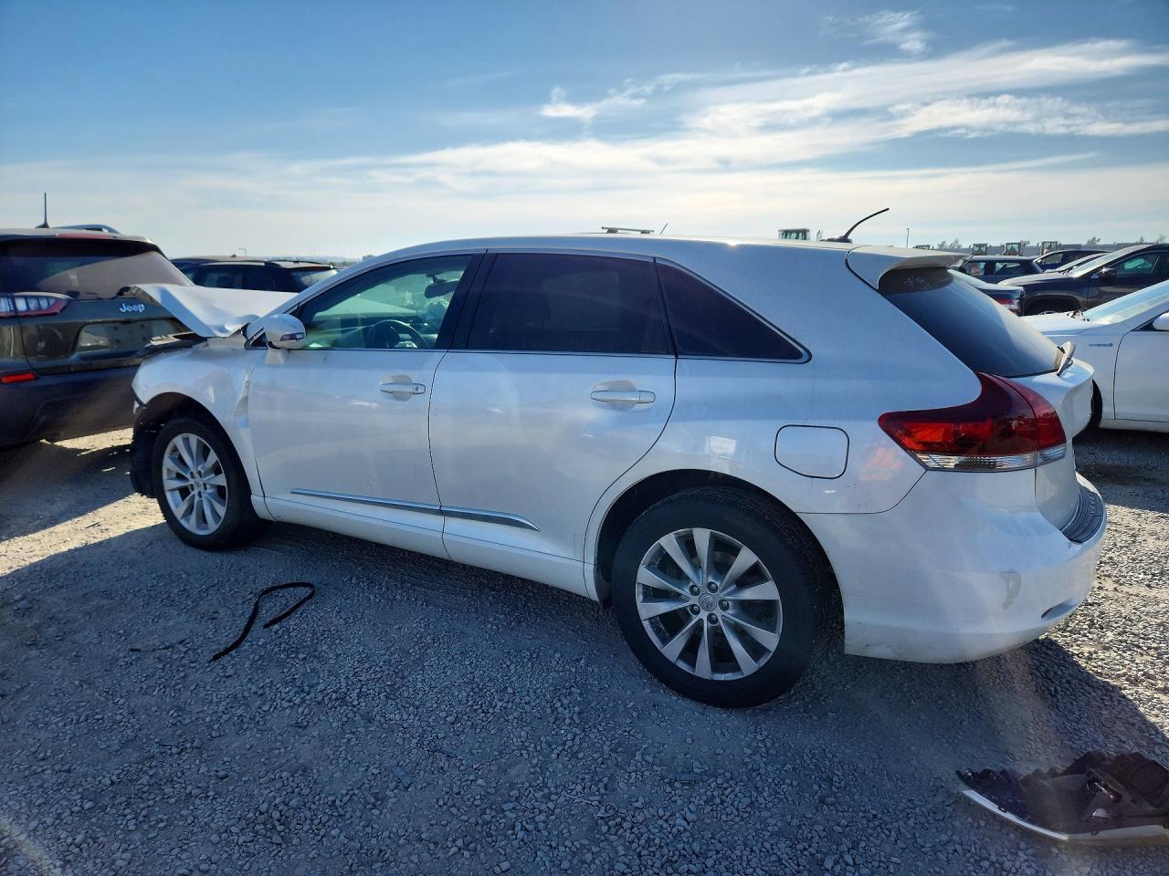 2013 Toyota Venza Le - Image 2