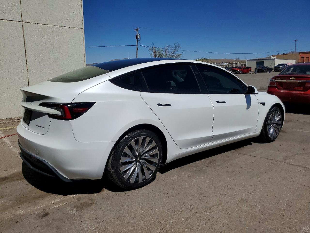 2024 Tesla Model 3 - Фото 3