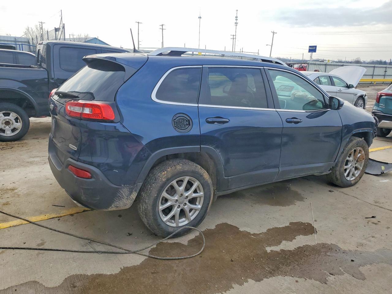 2018 Jeep Cherokee Latitude Plus - Image 3