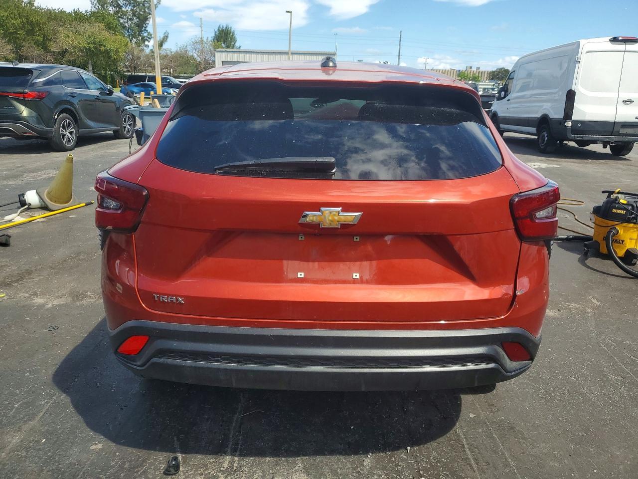 2024 Chevrolet Trax Ls - Фото 6