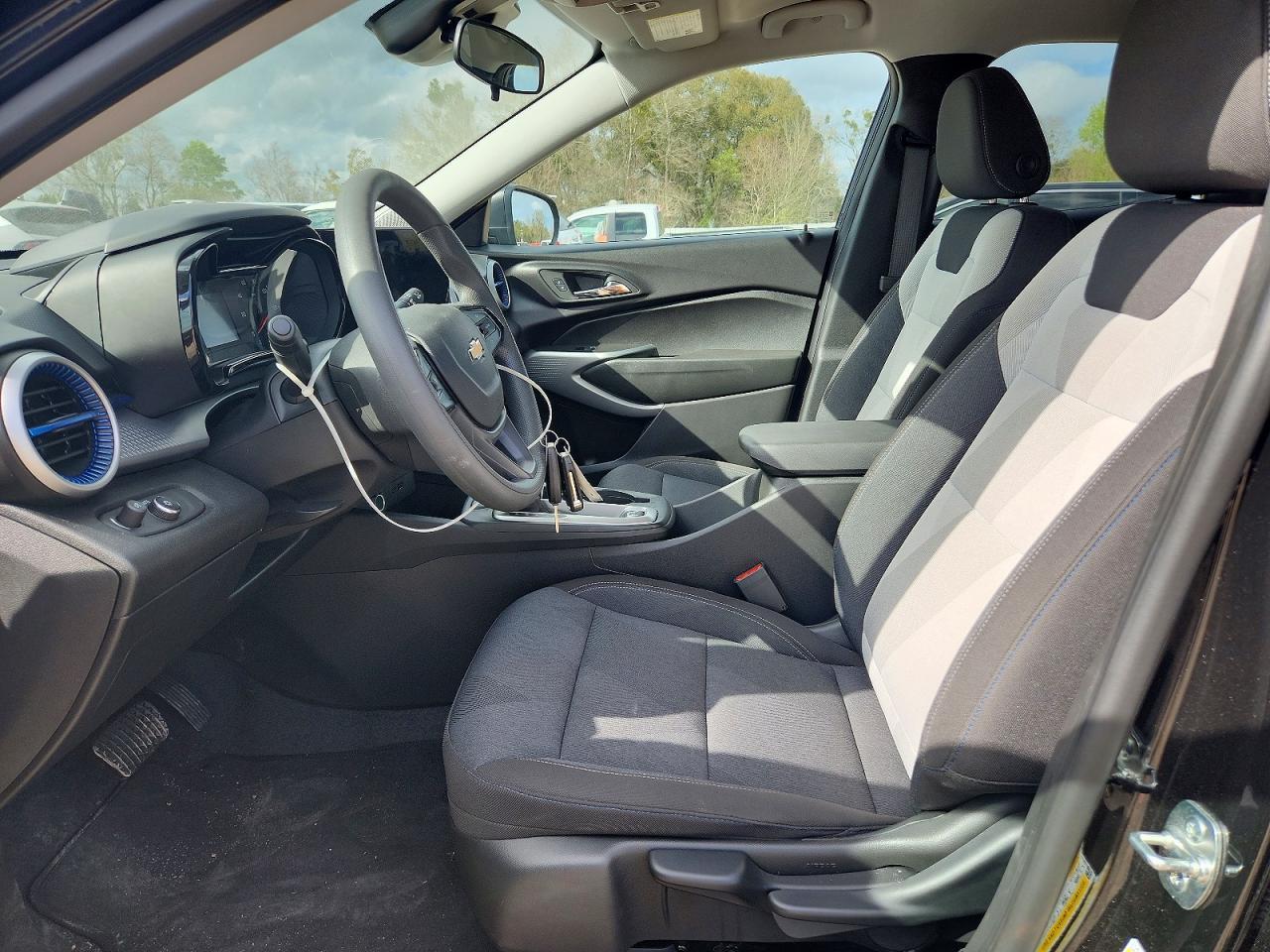 2025 Chevrolet Trax Ls - Фото 7