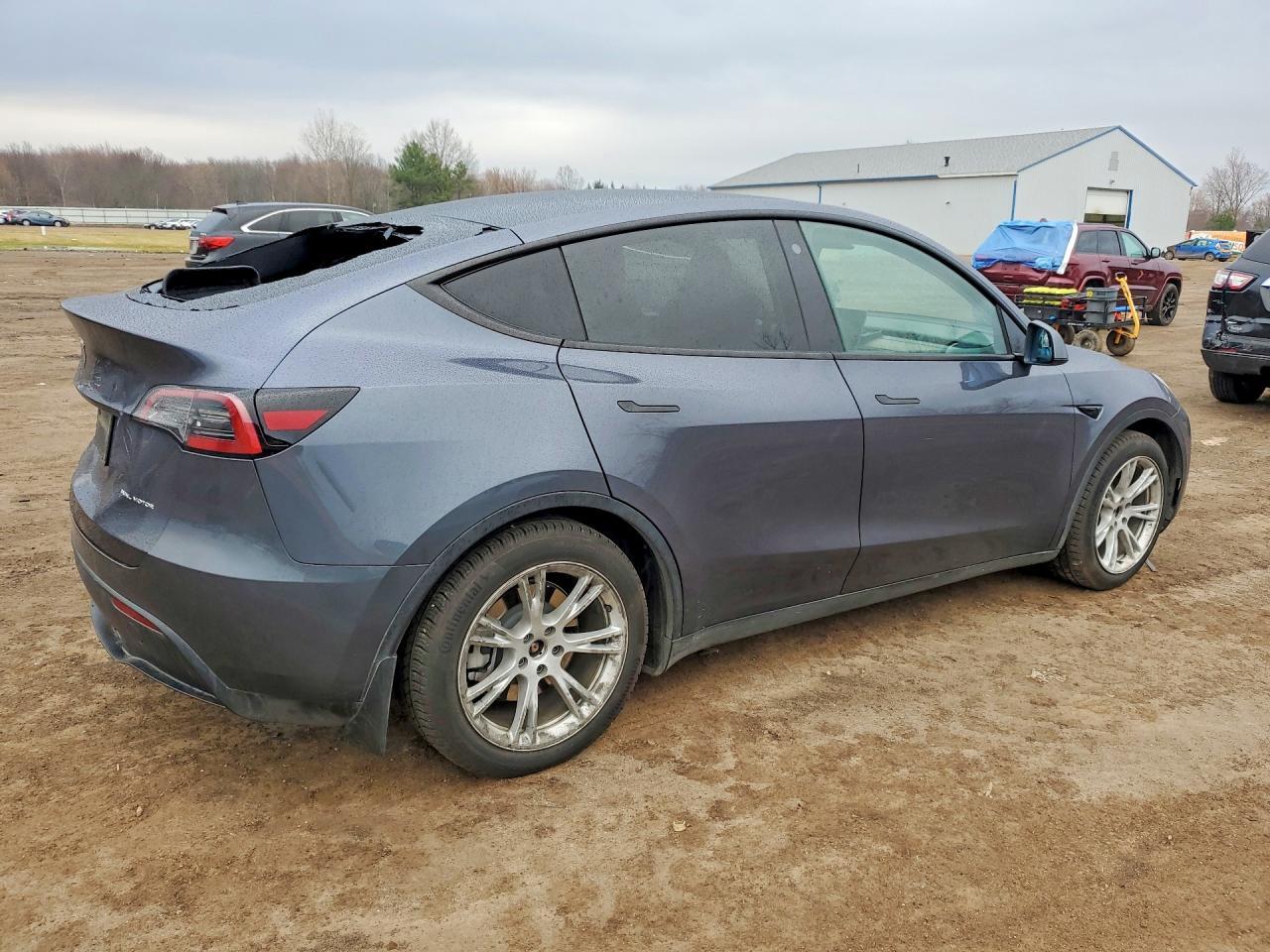 2023 Tesla Model Y - Фото 3