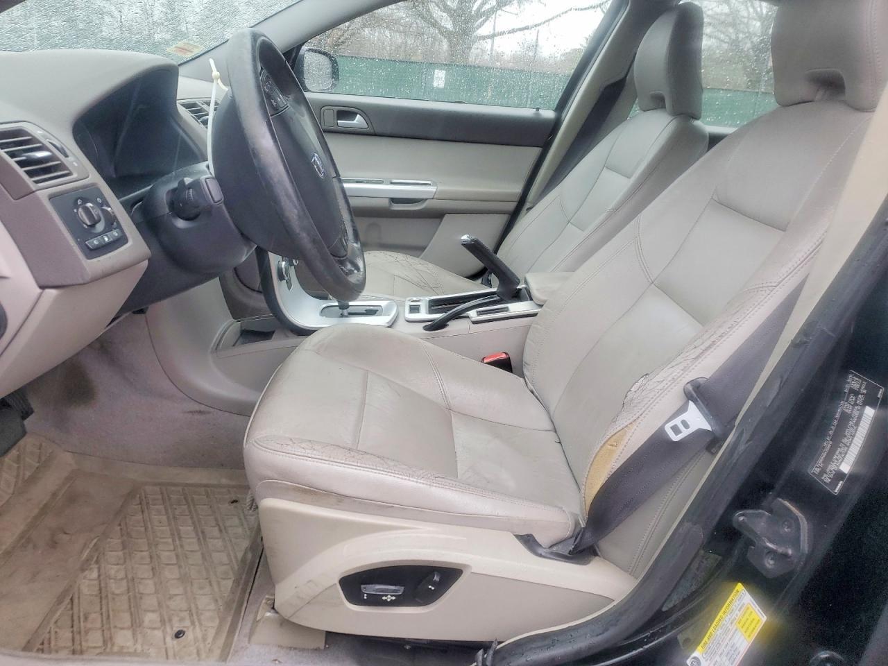2010 Volvo S40 2.4I - Фото 7