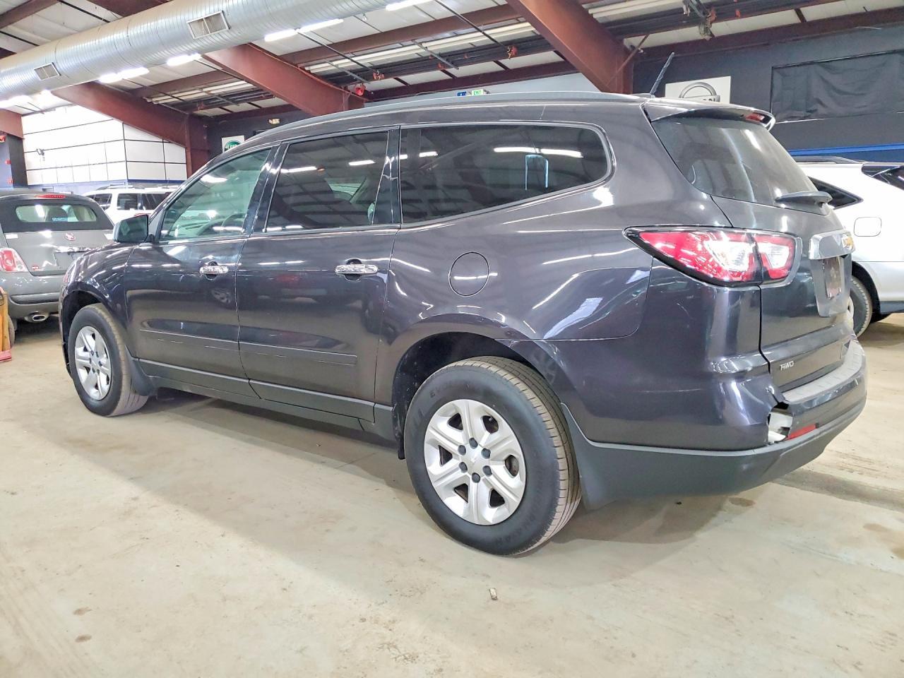 2016 Chevrolet Traverse Ls - Фото 2