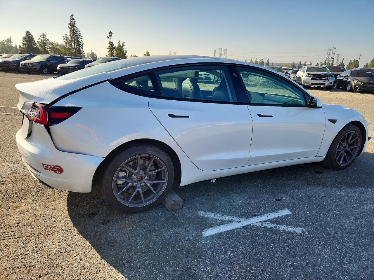2023 Tesla Model 3 - Фото 3