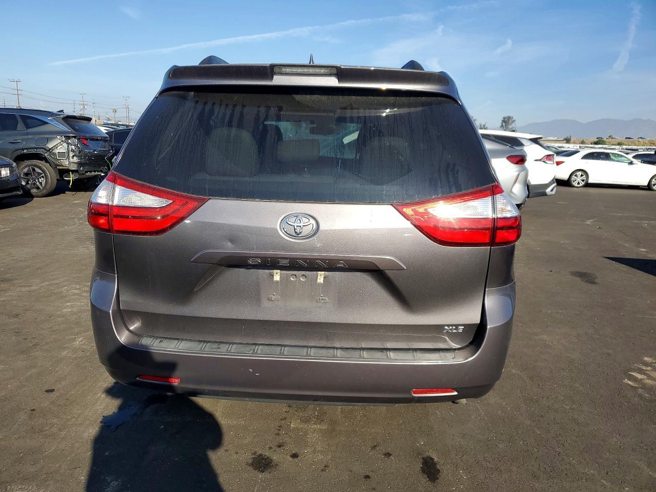 2019 Toyota Sienna Xle 8-Passenger - Фото 6
