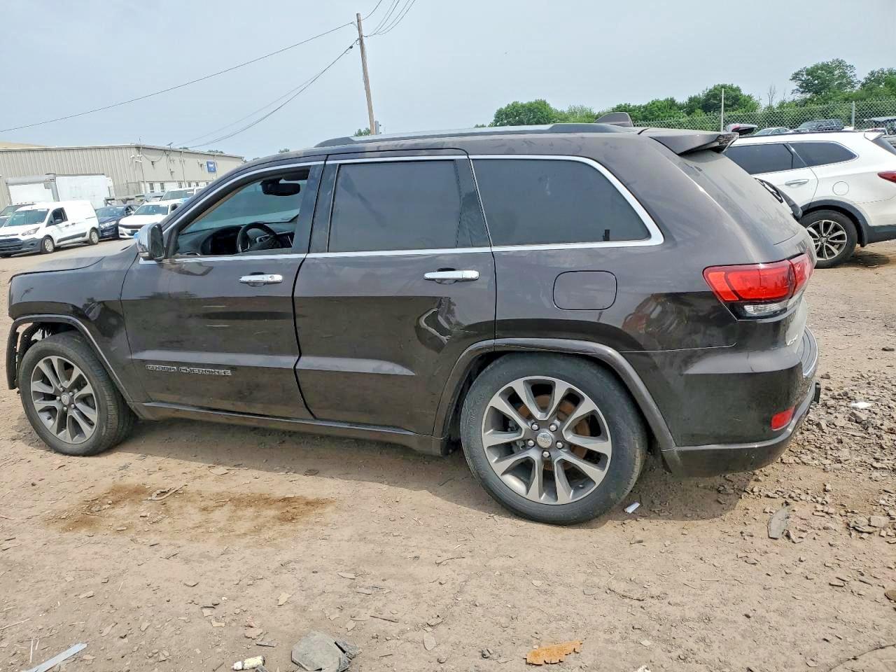 2017 Jeep Grand Cherokee Overland - Image 2
