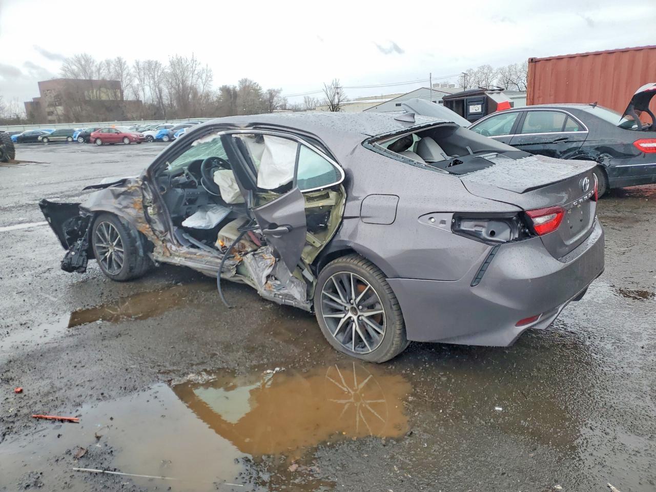 2022 Toyota Camry Se - Image 2