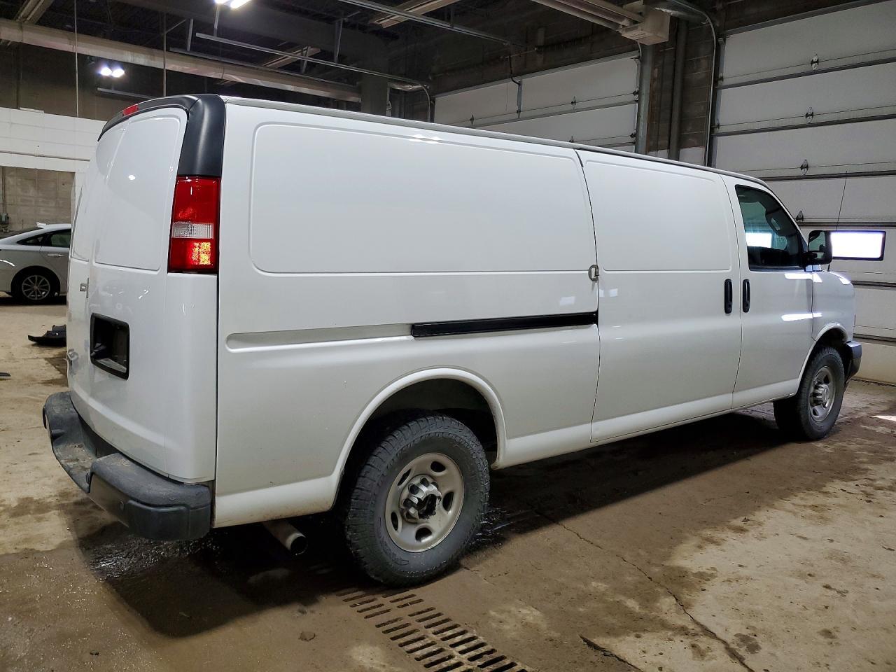 2023 Chevrolet Express 3500 Ext Cargo Van - Фото 3