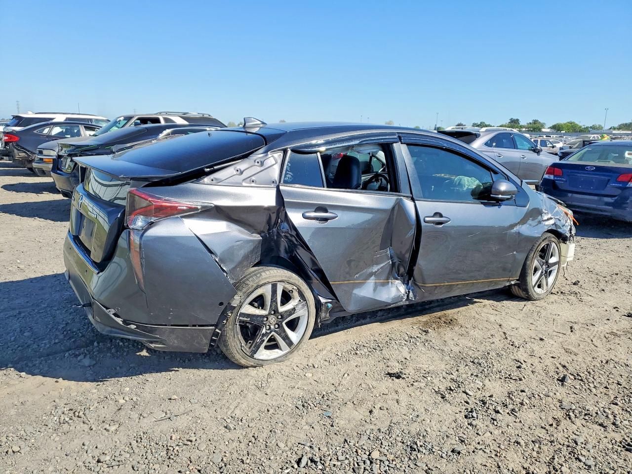 2018 Toyota Prius Three Touring - Фото 3