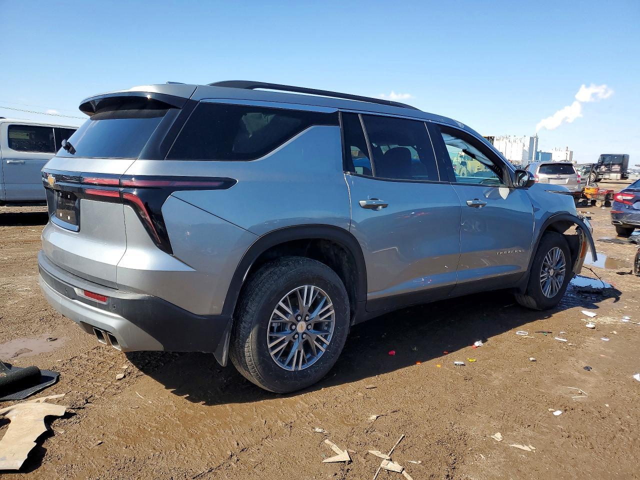 2025 Chevrolet Traverse Lt - Image 3