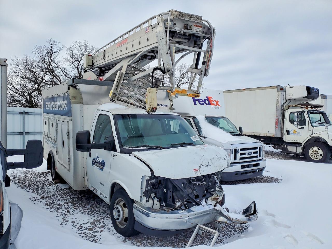 2017 Chevrolet Express - Фото 4